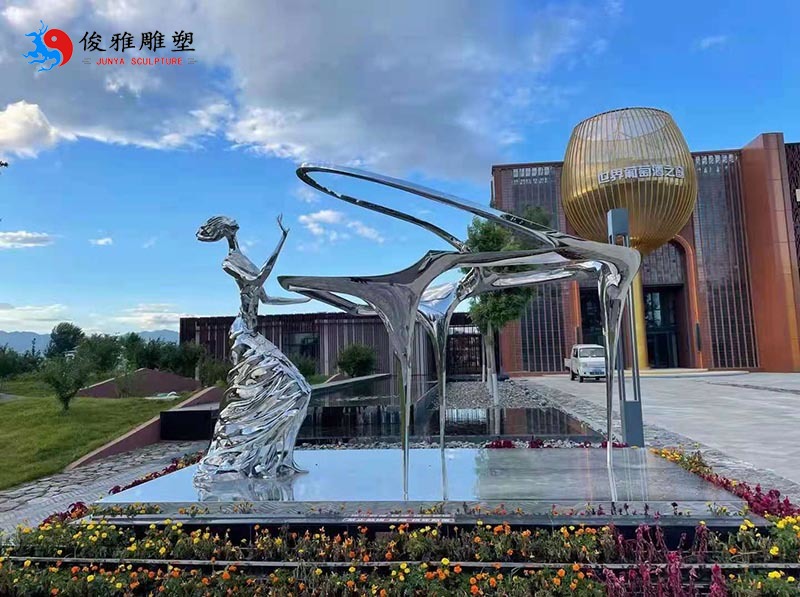 河北懷化縣不銹鋼鏡面雕塑--世界葡萄酒之窗